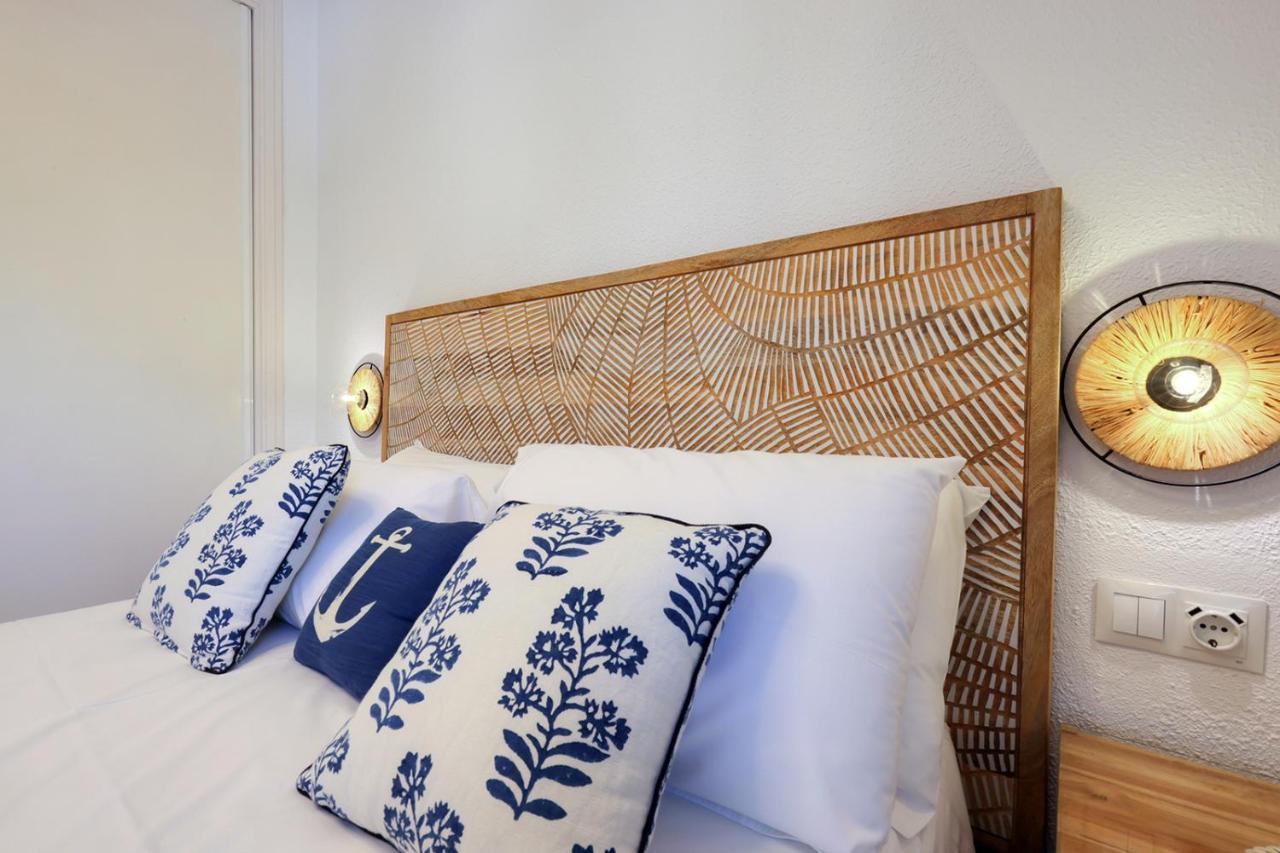 Front Row Penthouse On Carvajal Apartment