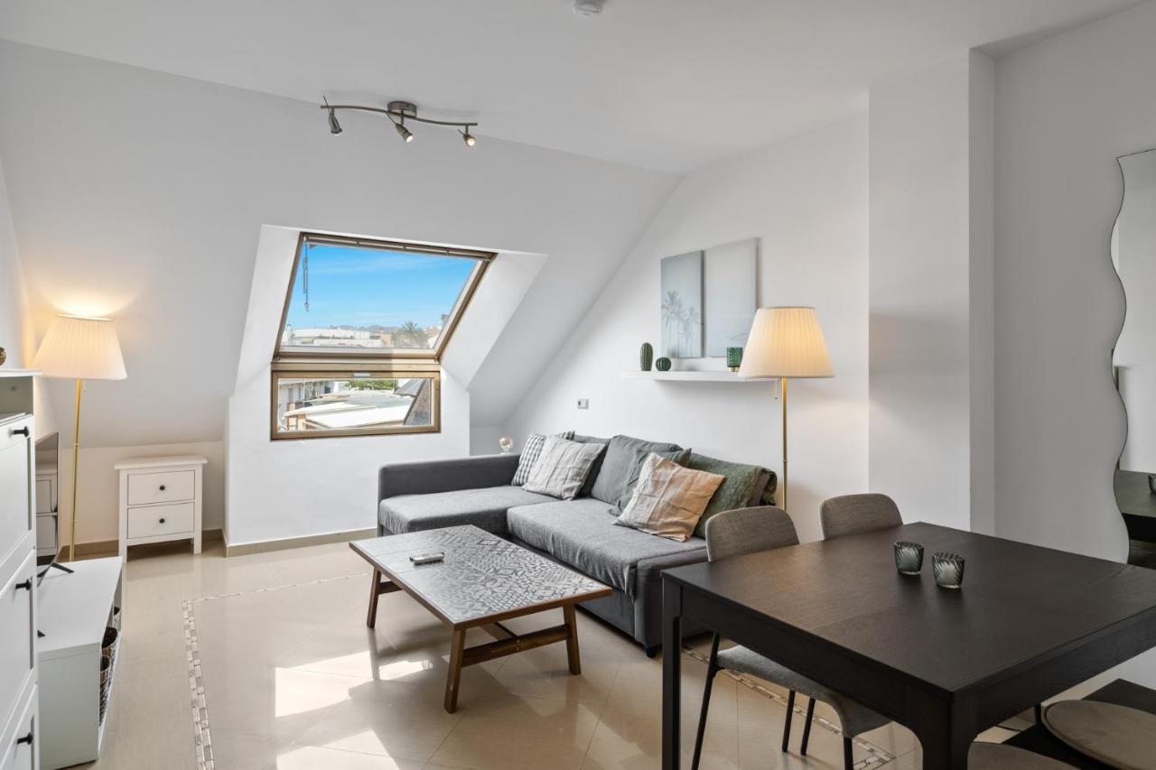 Sunny Penthouse In By Costarentals - Ref 212
