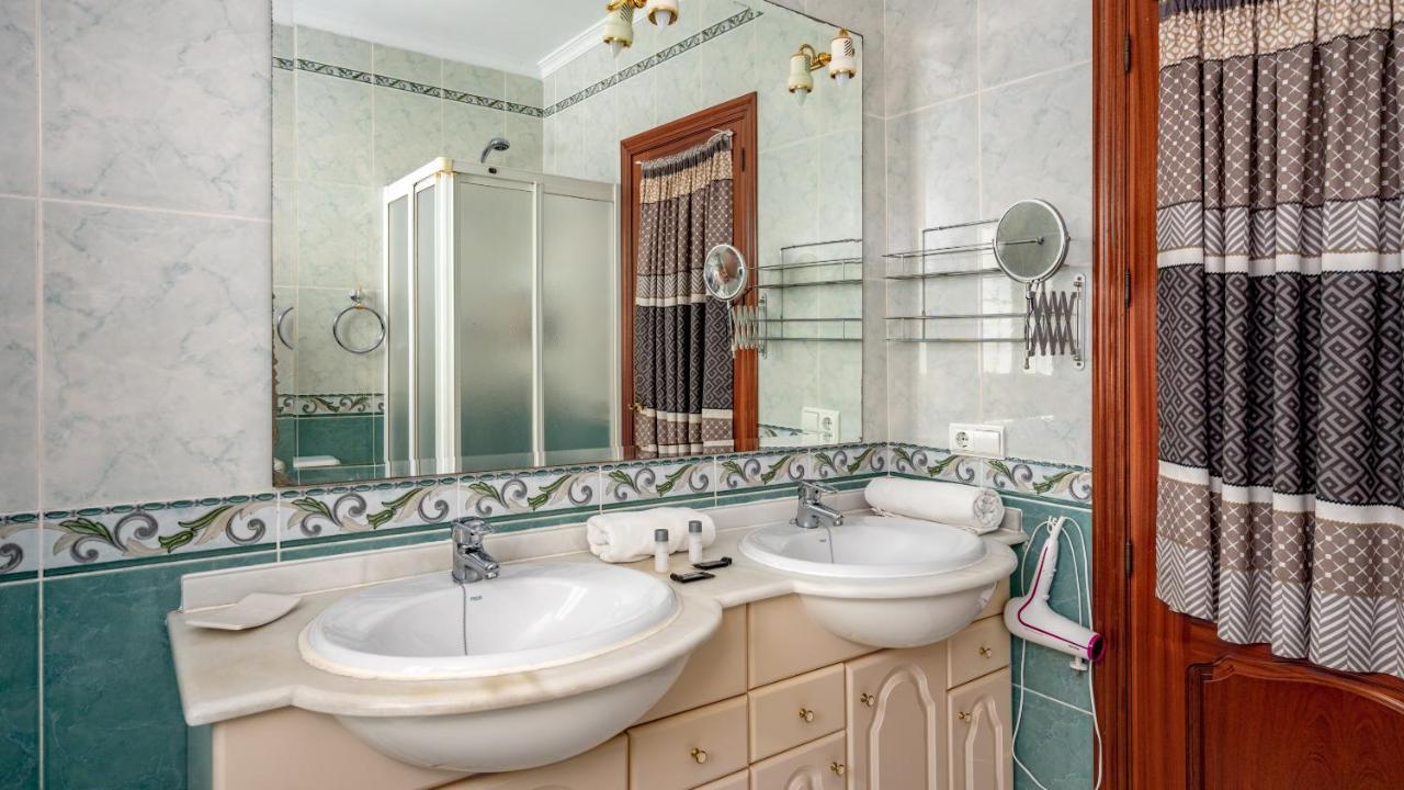 Villa Caleta With Private Pool By Costarentals - Ref 196 *