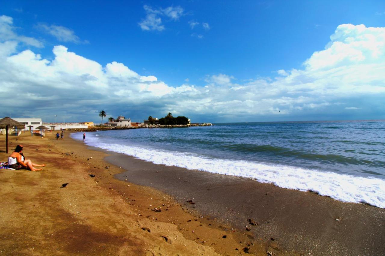 Yate 4, Primera Linea De Playa. * Fuengirola