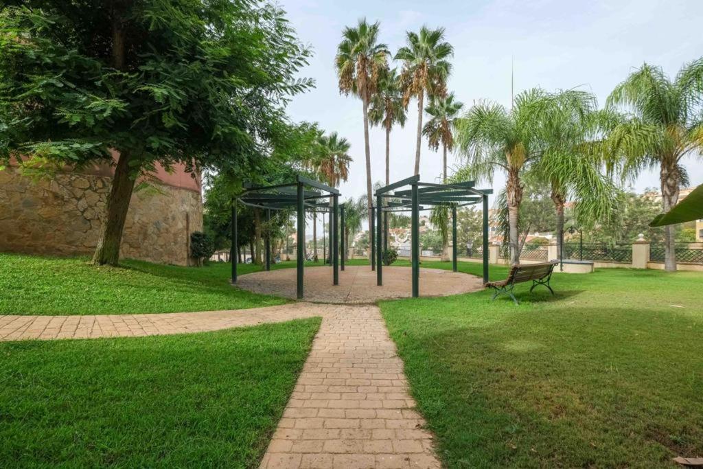 Beautiful Two Bedroom With Pool Appartement *