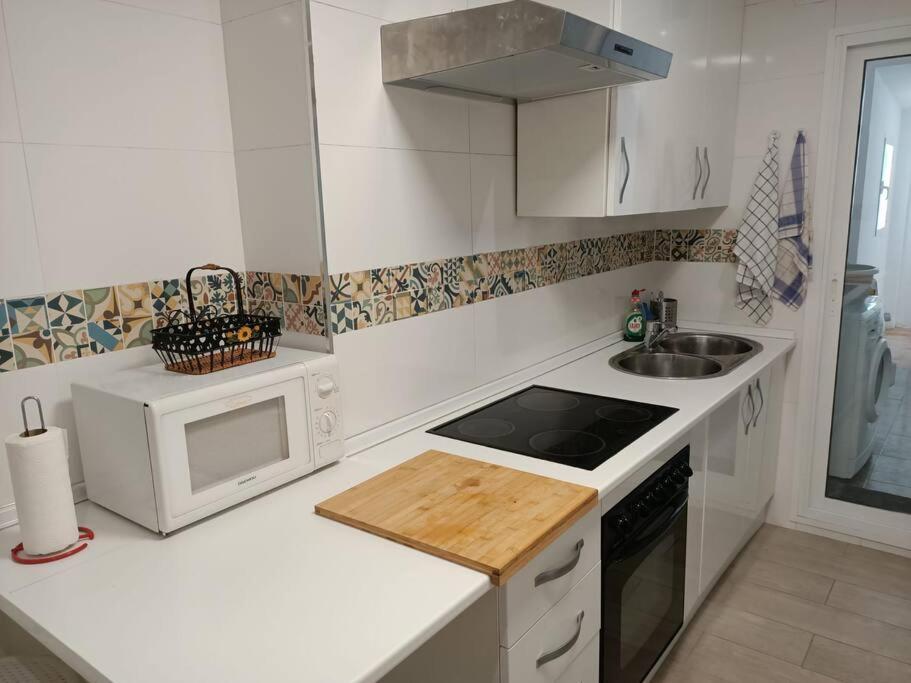 Excellent Choice, 150 Qm, Air-Conditioning, 1-8 Guests, Beach, Families, Pool Appartement