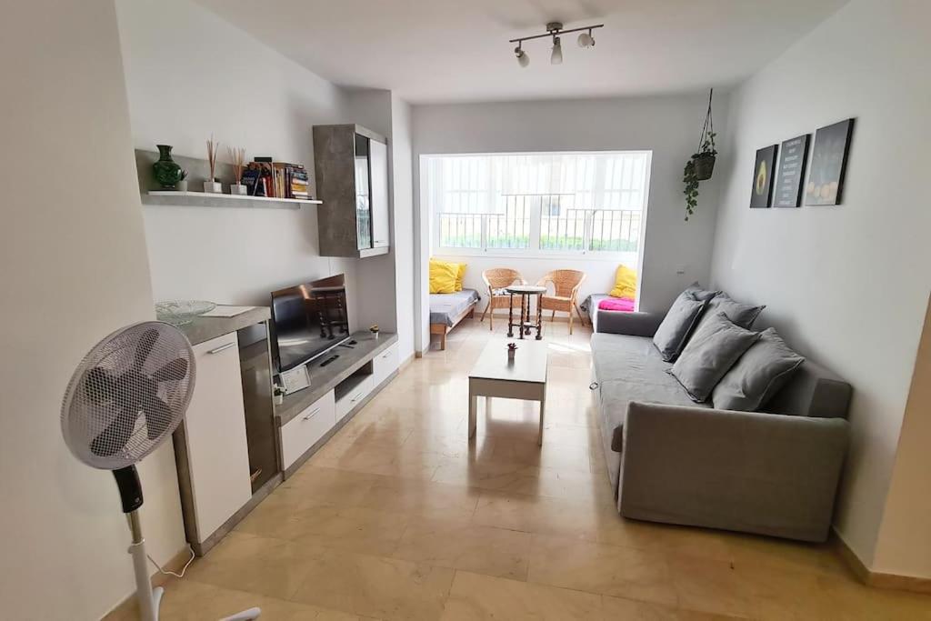 Excellent Choice, 150 Qm, Air-Conditioning, 1-8 Guests, Beach, Families, Pool Appartement *
