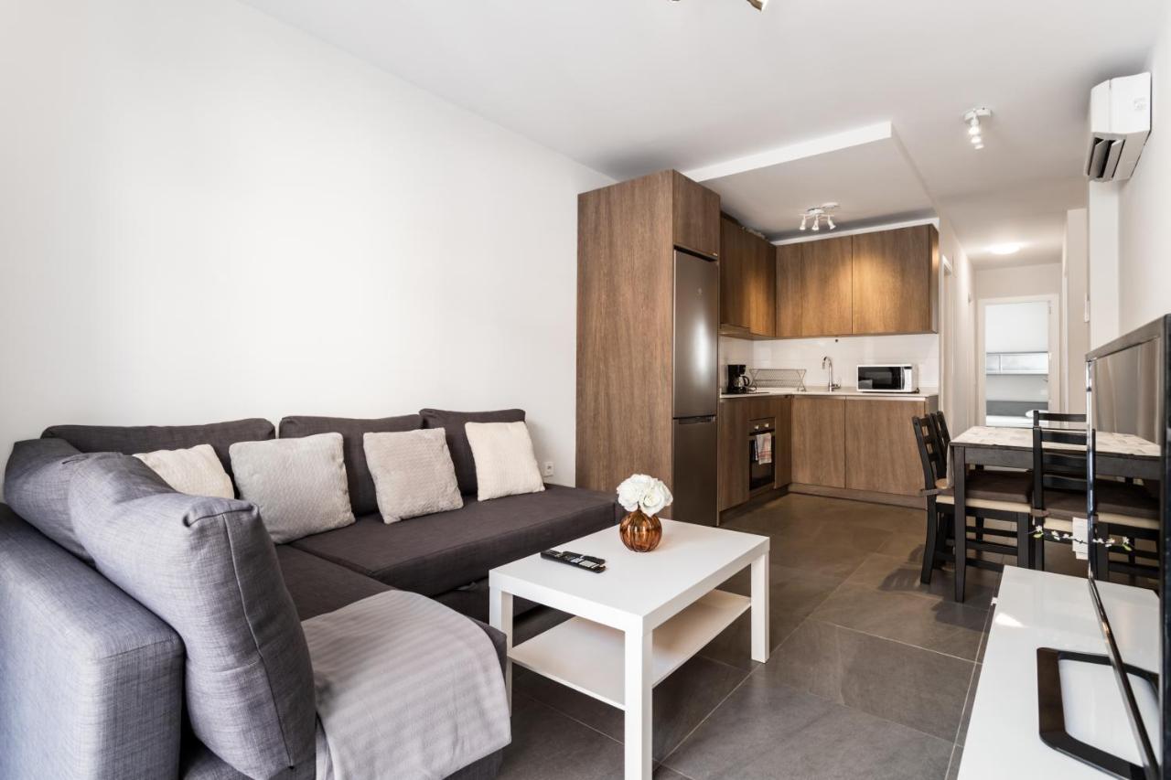 Family In Old Town By Costarentals - Ref 181 *