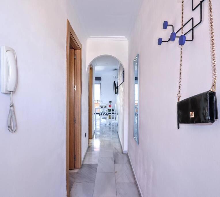 Blue Marine - Parking, Pool, Ac, Wifi *