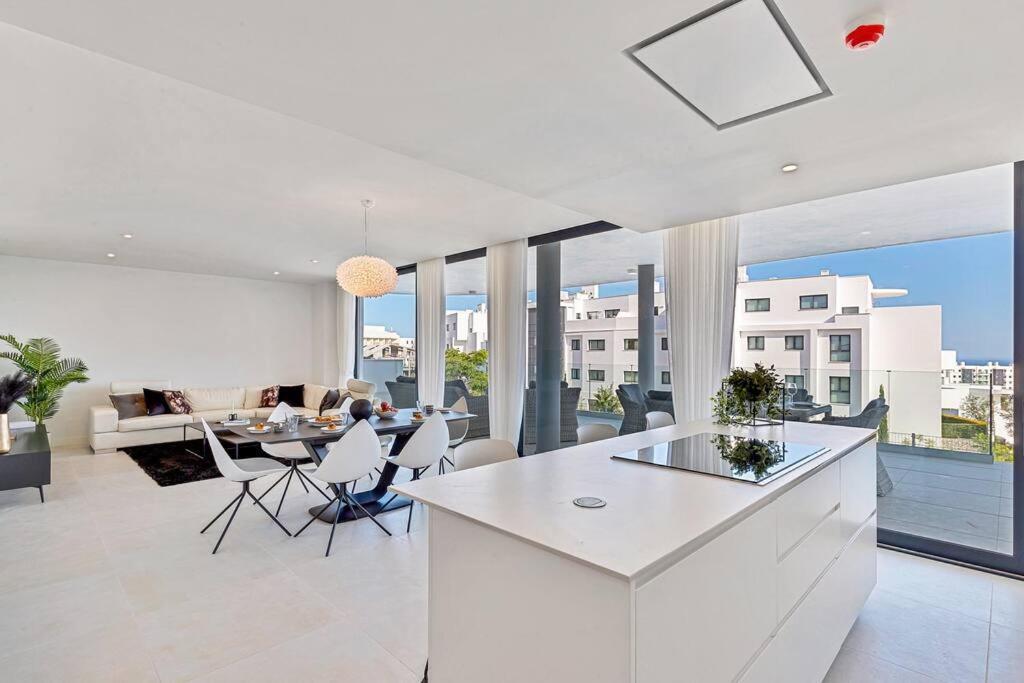 Stunning With Private Pool Apartment *