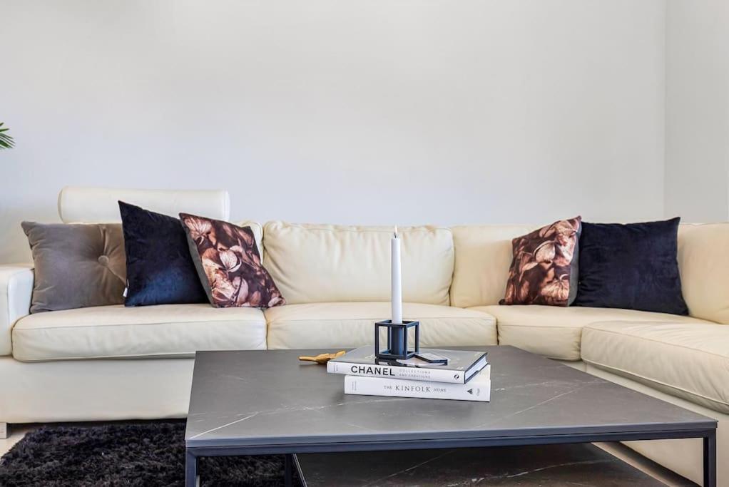 Stunning With Private Pool Apartment *