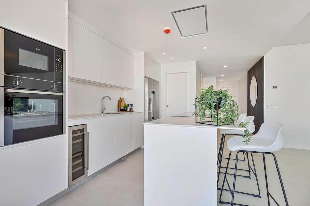 Stunning With Private Pool Apartment *