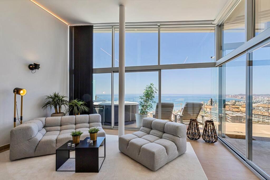 Stunning Luxurious Penthouse With Panoramic Views. Apartment Fuengirola