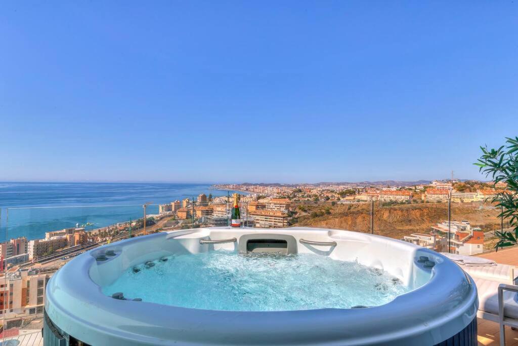 Stunning Luxurious Penthouse With Panoramic Views. Apartment
