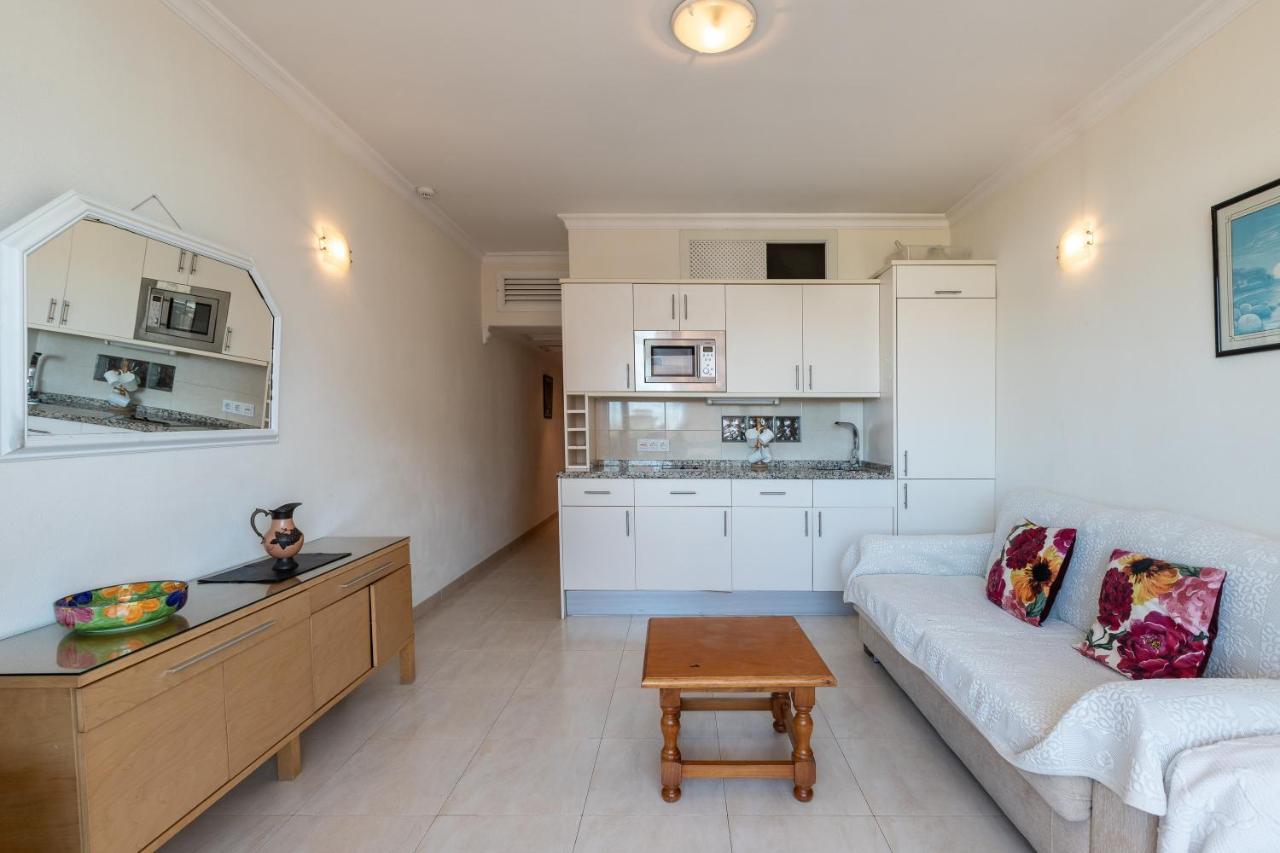 Sunny One Bedroom *