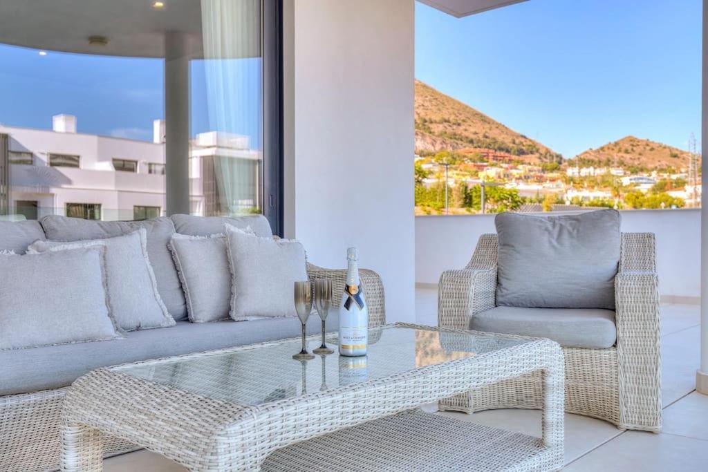 Stunning With Private Pool Apartment *