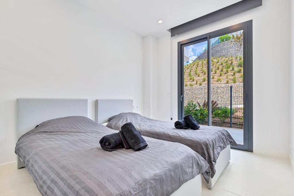 Stunning With Private Pool Apartment