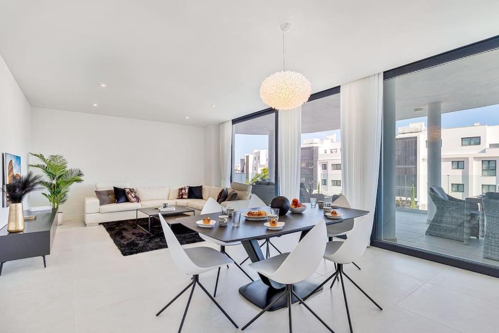 Stunning With Private Pool Apartment *