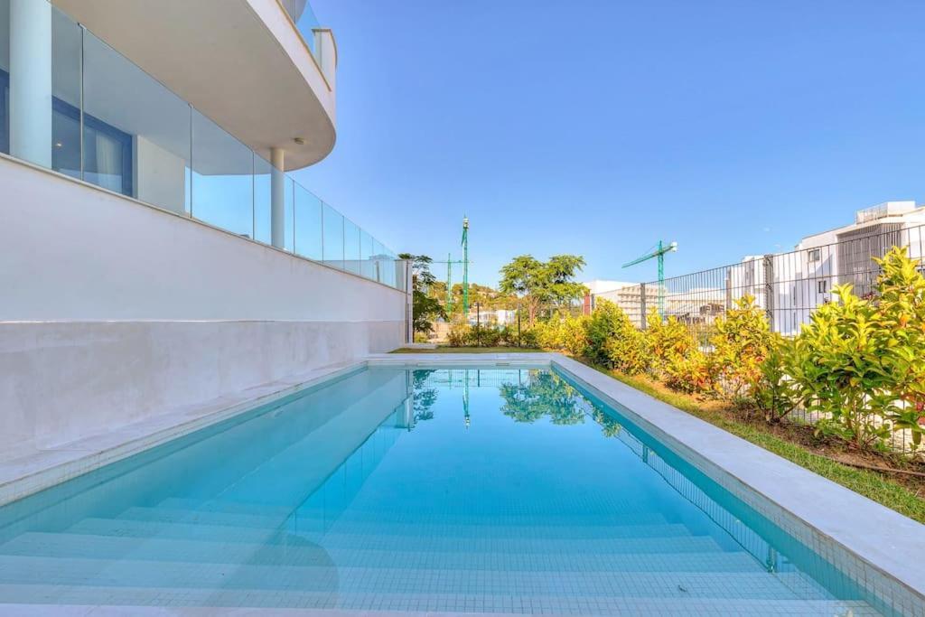Stunning With Private Pool Apartment *