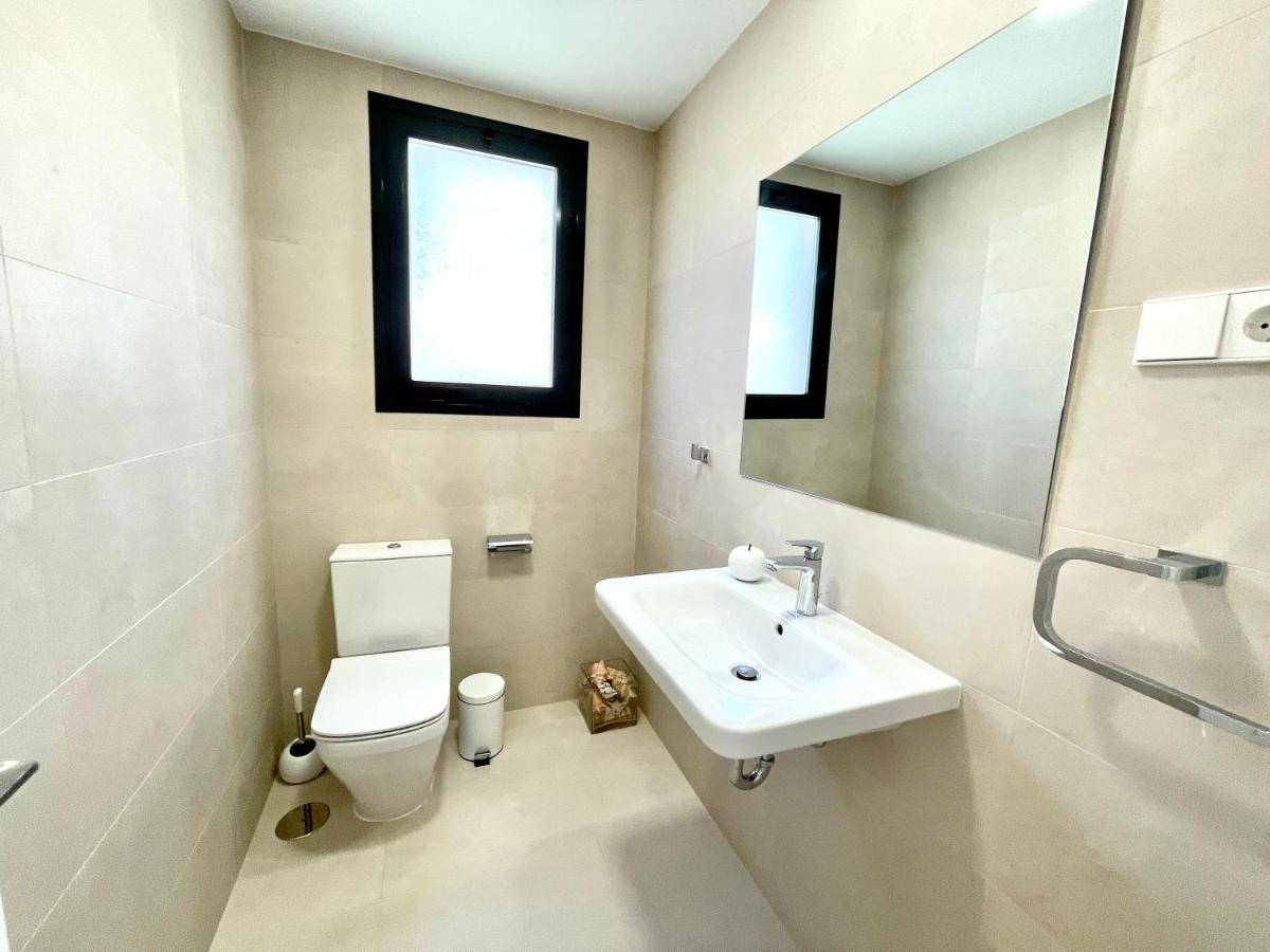 Luxury 3 Bedroom Penthouse Apartment *