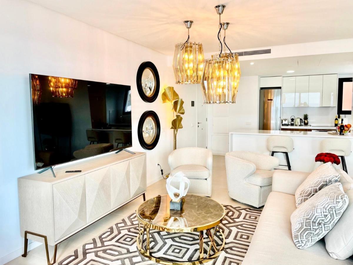 Luxury 3 Bedroom Penthouse Apartment *