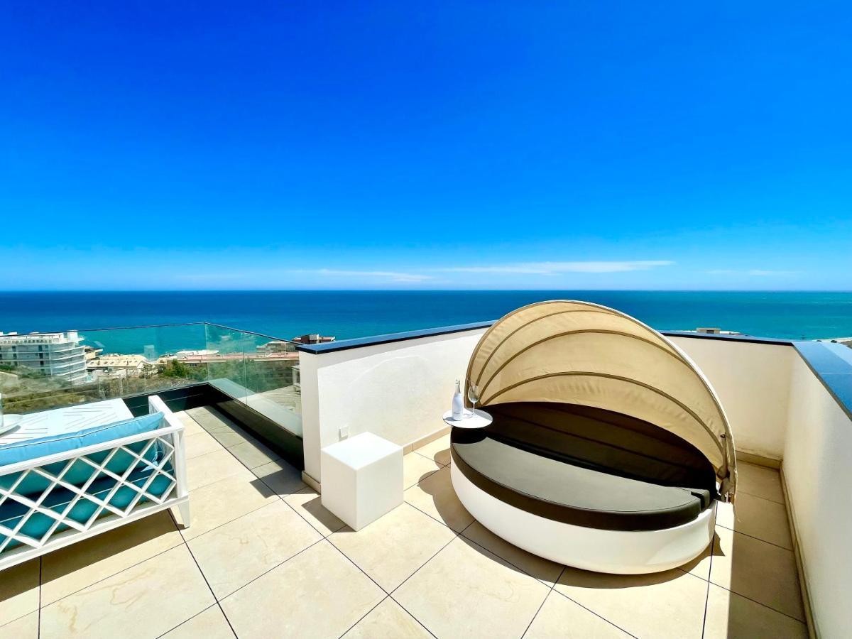 Magnificent 3 Bedroom Penthouse Apartment *