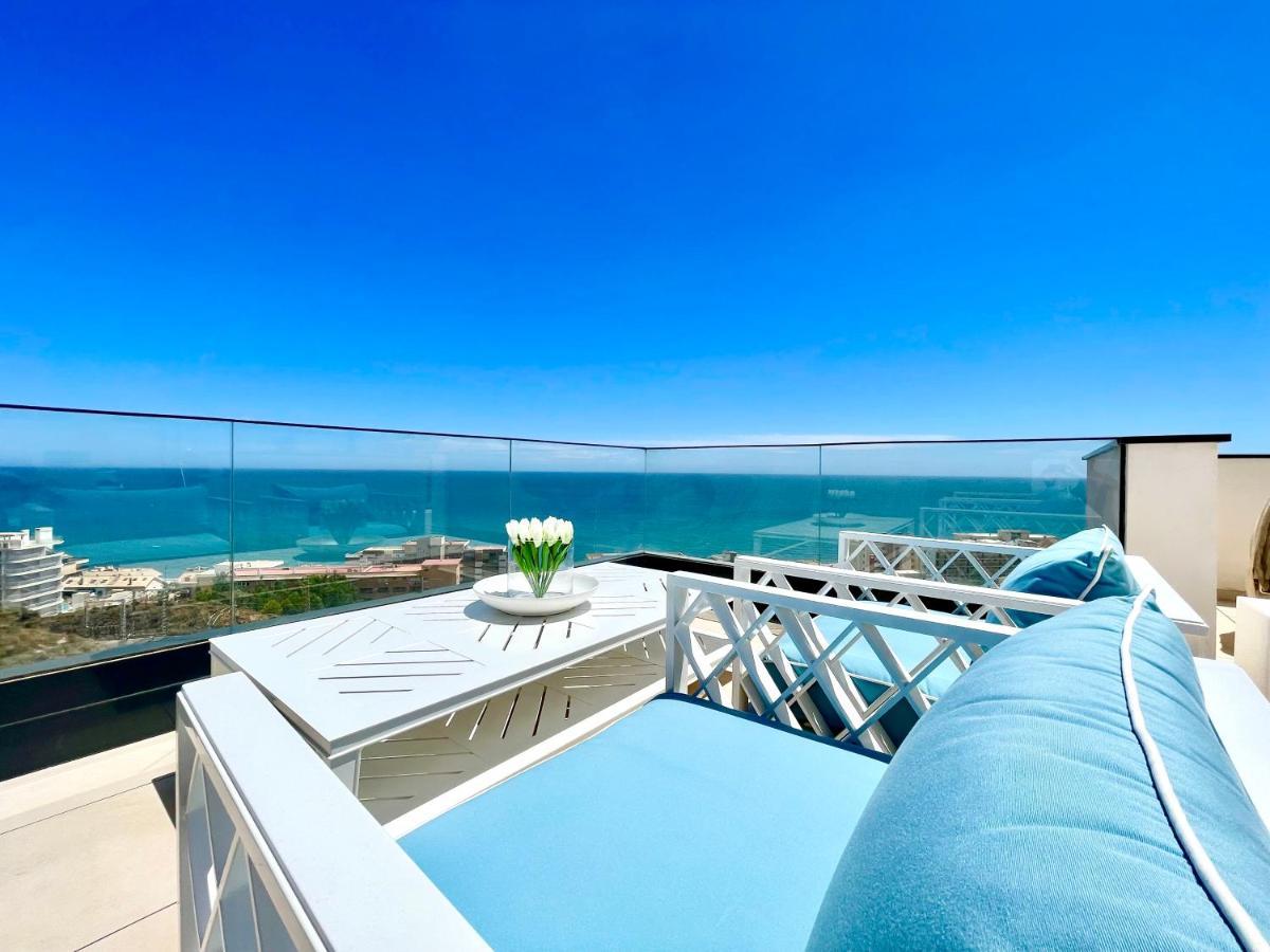 Apartment Magnificent 3 Bedroom Penthouse *