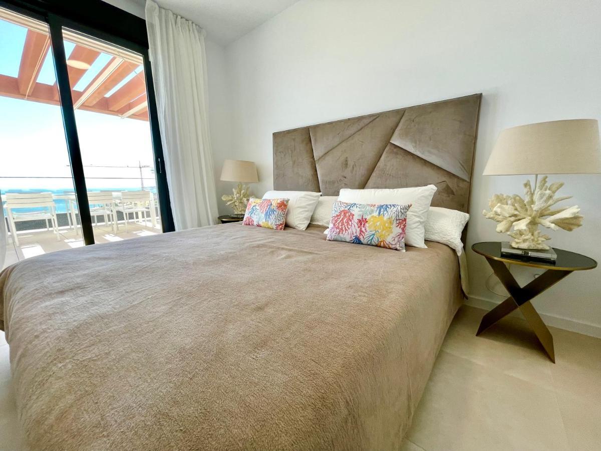 Apartment Magnificent 3 Bedroom Penthouse *