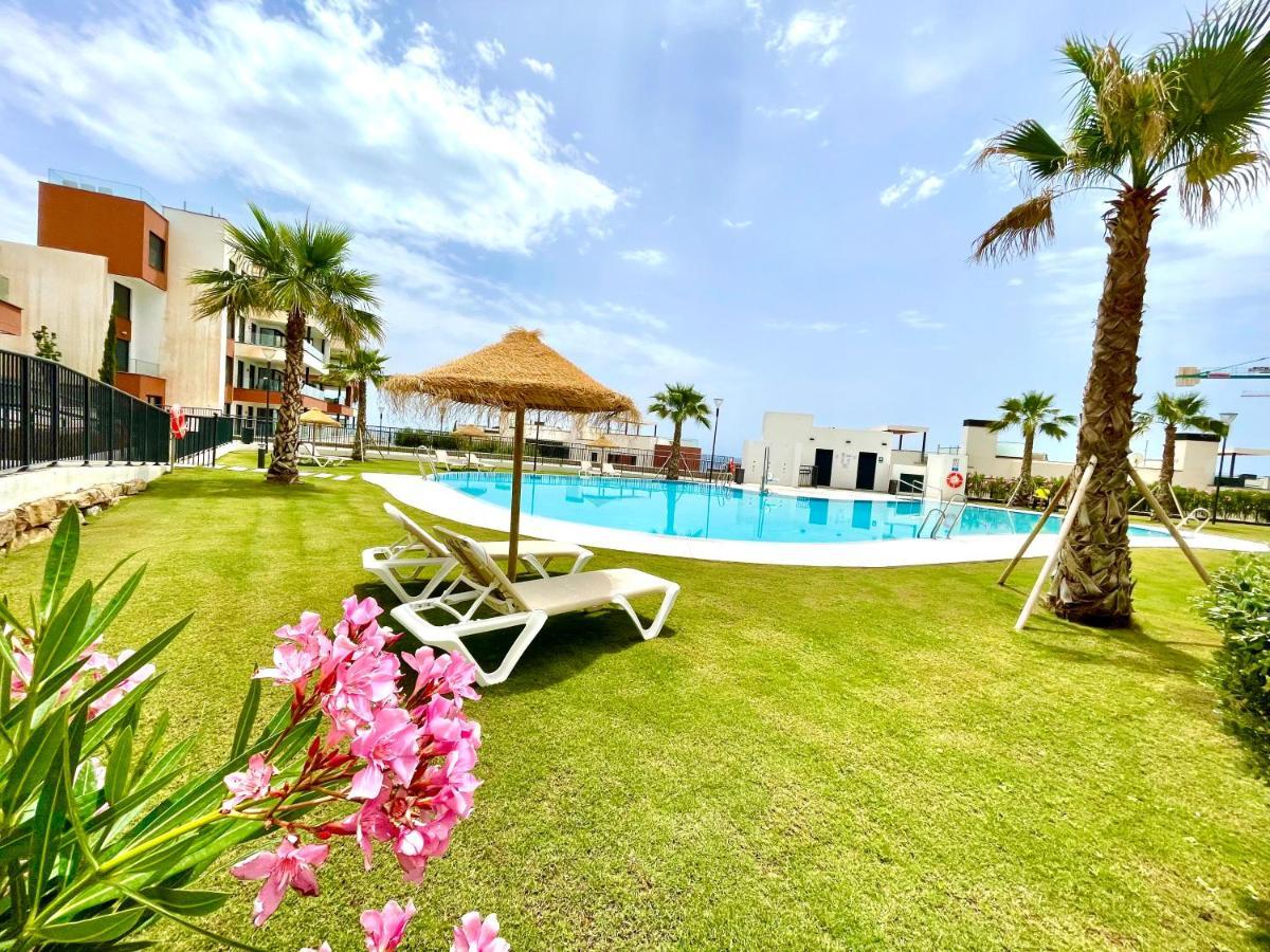 Magnificent 3 Bedroom Penthouse Apartment *