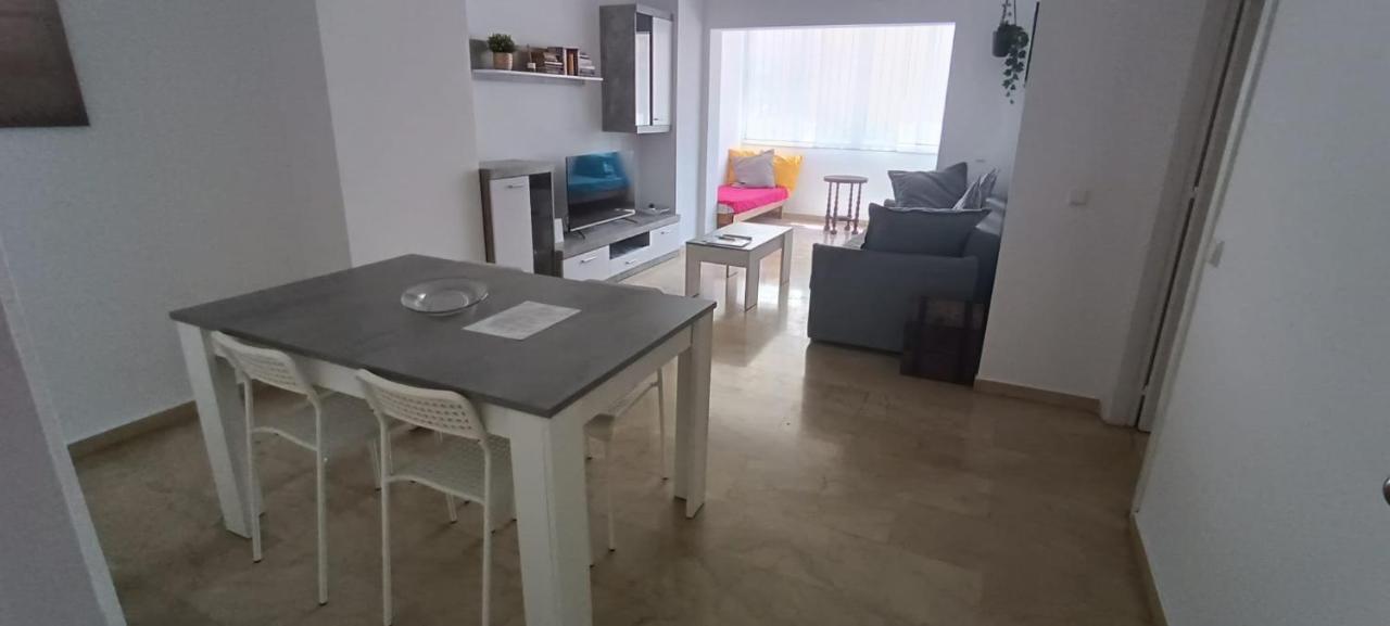 Excellent Choice, 150 Qm, Air-Conditioning, 1-8 Guests, Beach, Families, Pool Appartement