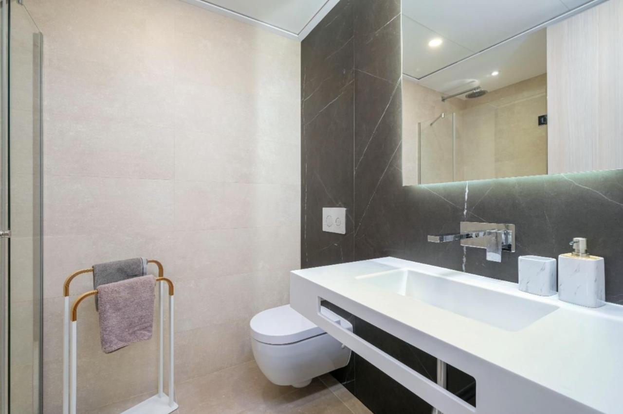 Luxury Frontline In Aria With And Fitness *