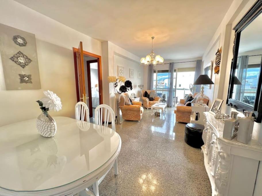 Cozy Three-bedroom 12 Minutes From