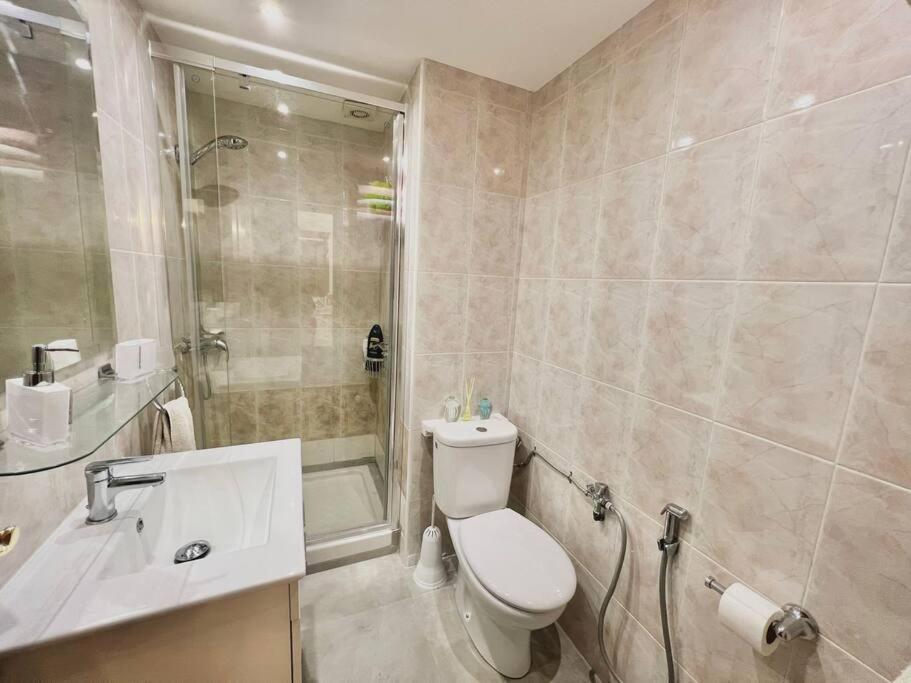 Appartement Cozy Three-bedroom 12 Minutes From *