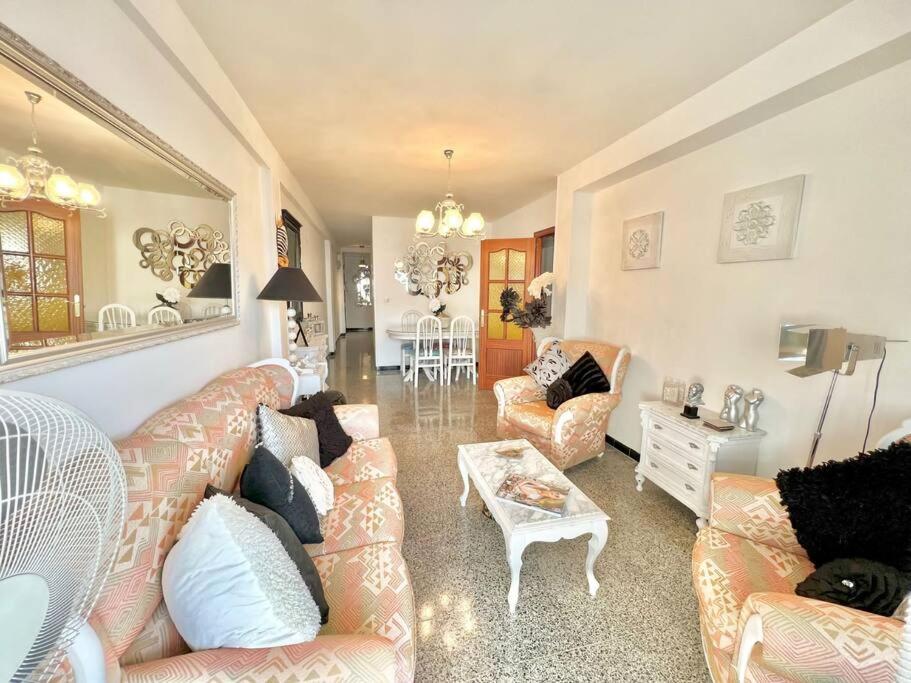Appartement Cozy Three-bedroom 12 Minutes From *