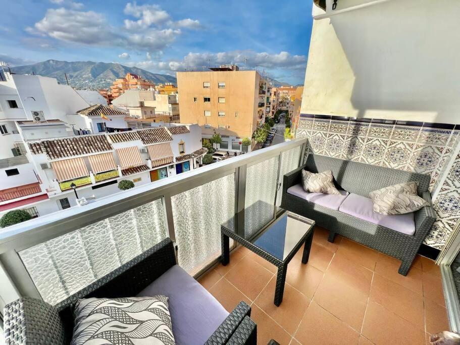 Cozy Three-bedroom 12 Minutes From *