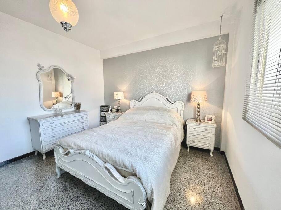 Cozy Three-bedroom 12 Minutes From