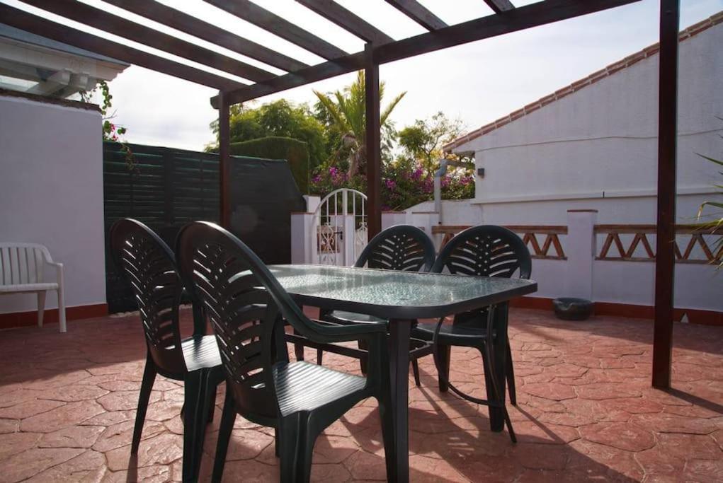 House W Shared Pool, Perfect For Small Families