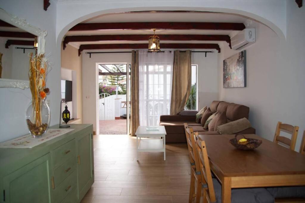 Apartamento House W Shared Pool, Perfect For Small Families *