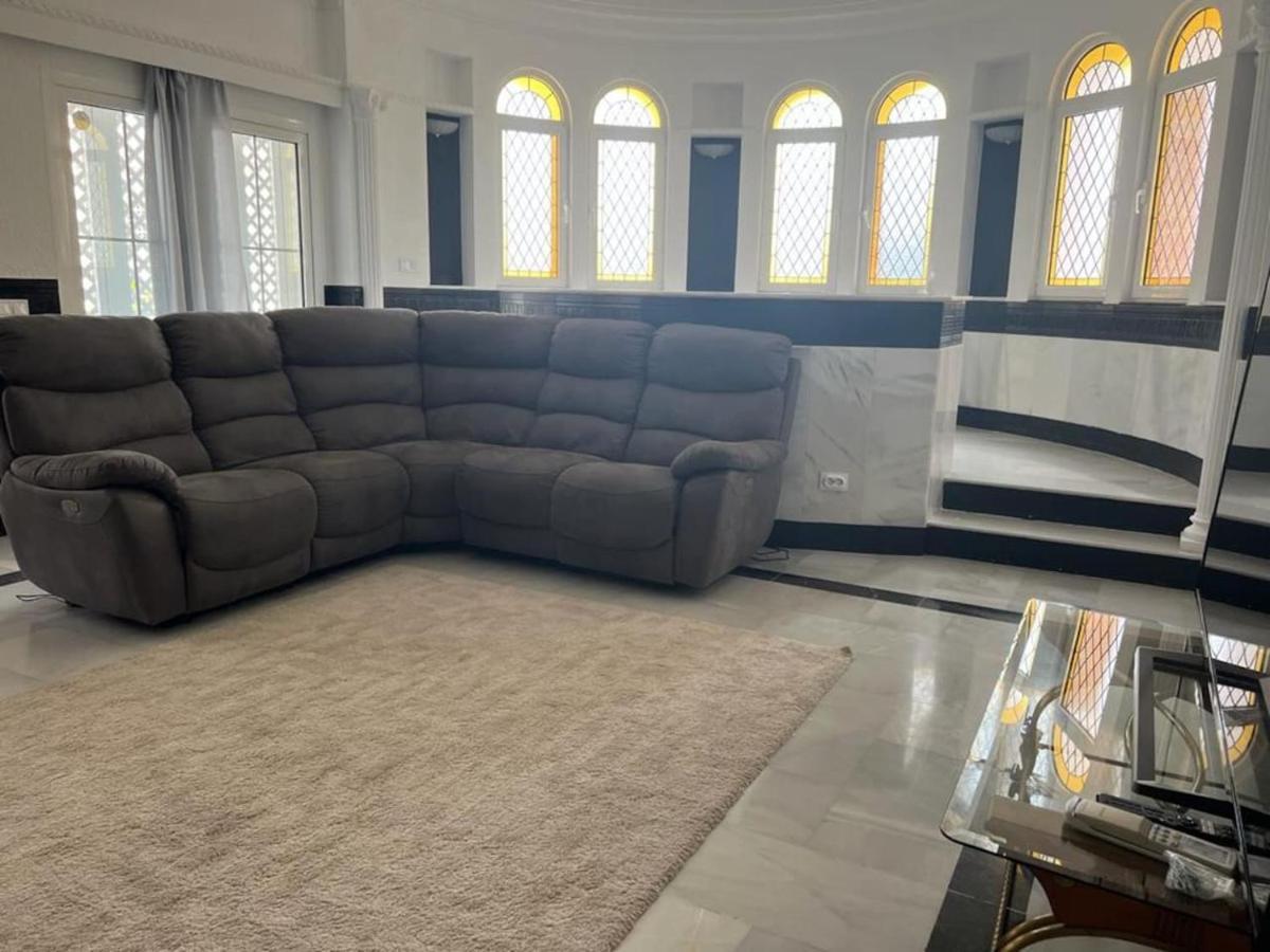 W Private Pool, Bbq And Your Own Pool Table Villa