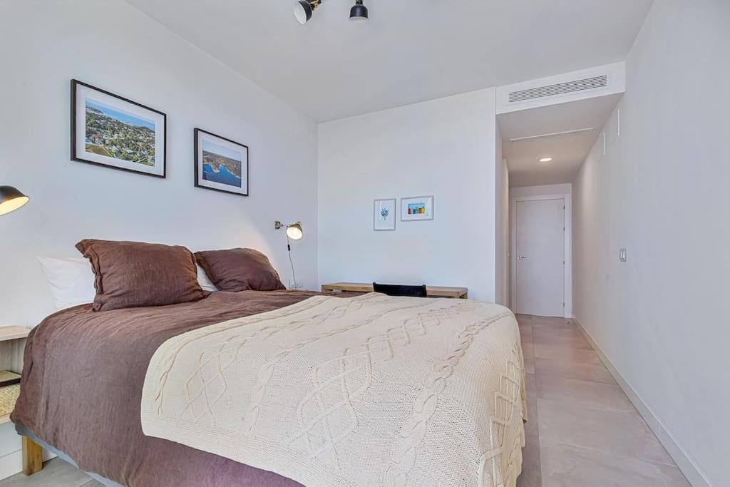 Stunning 2 Bedroom Apartment. *