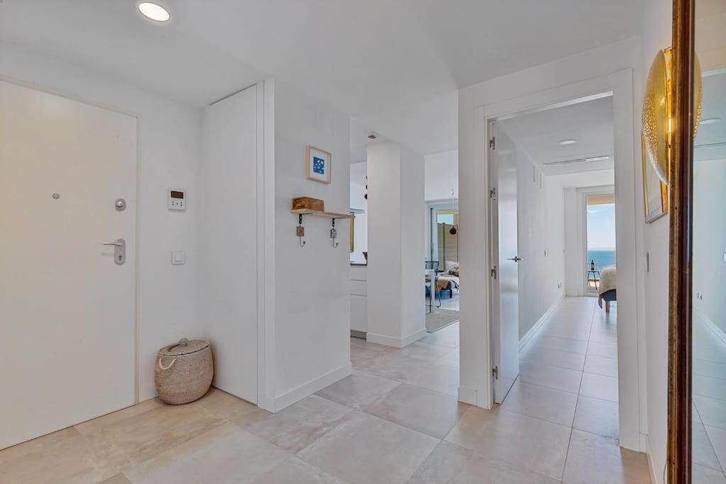 Stunning 2 Bedroom Apartment. *