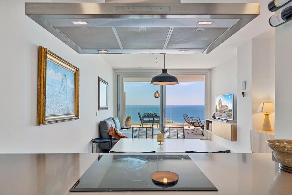 Stunning 2 Bedroom Apartment. *