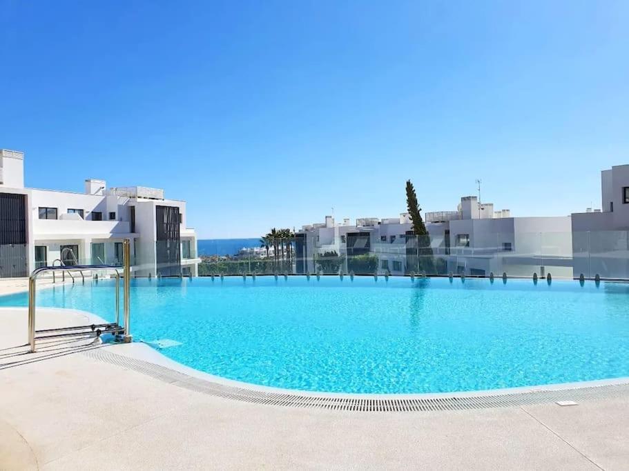 Huoneisto Luxurious Flat With Garden, Private Jacuzzi, Bbq *