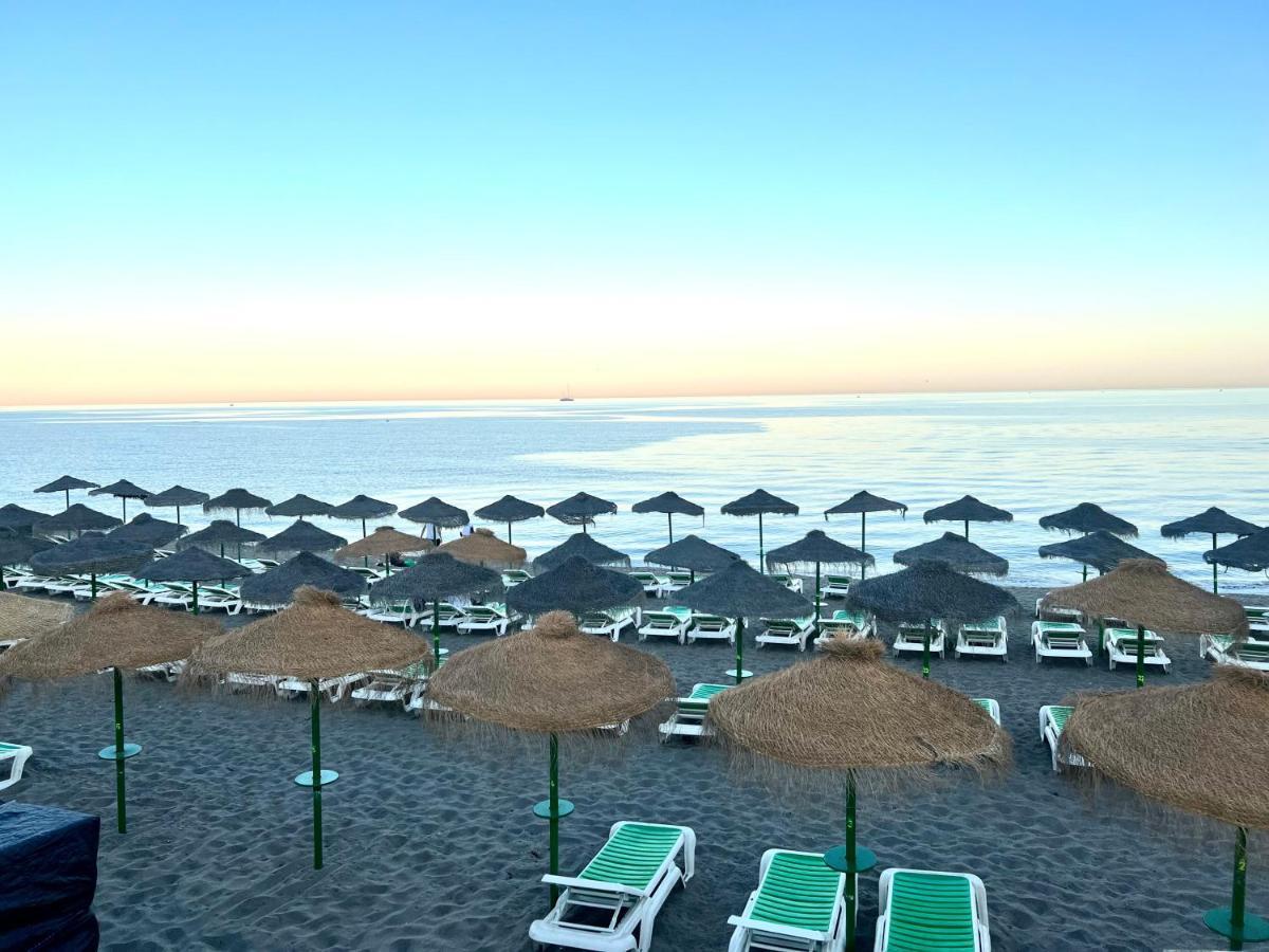 Huoneisto Cozy With Sea View & Pool