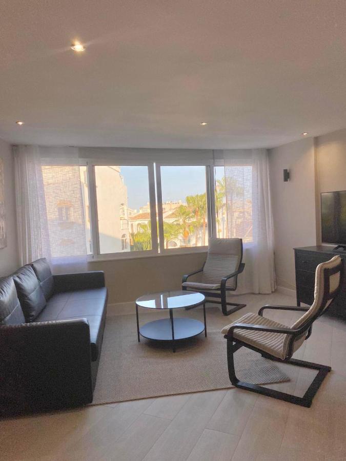 2 Bedroom Torreblanca, Apartment Fuengirola