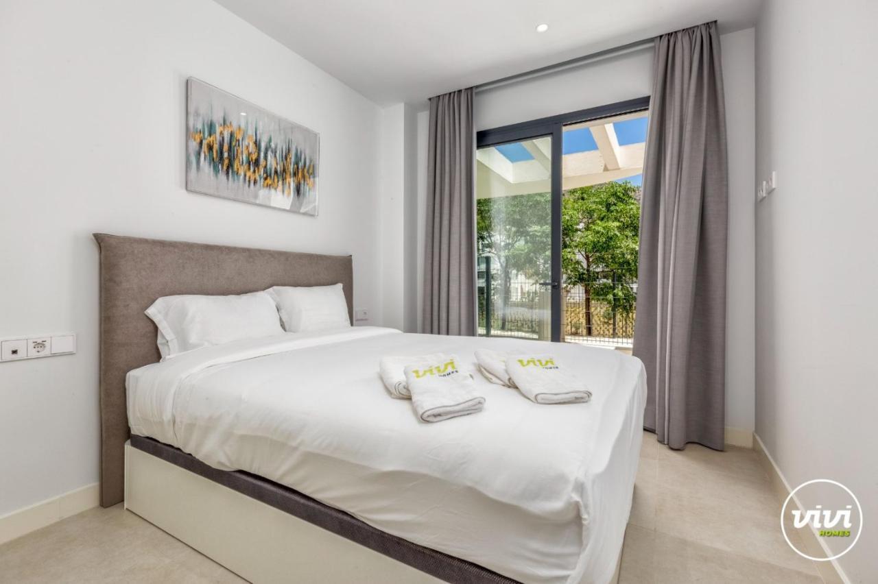 Vivi Homes - Cameron Pool, Patio, Garden & Apartment