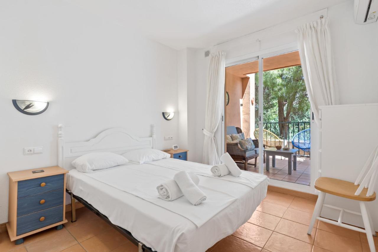 Apartment Family With Pool In By Costarentals - Ref 225