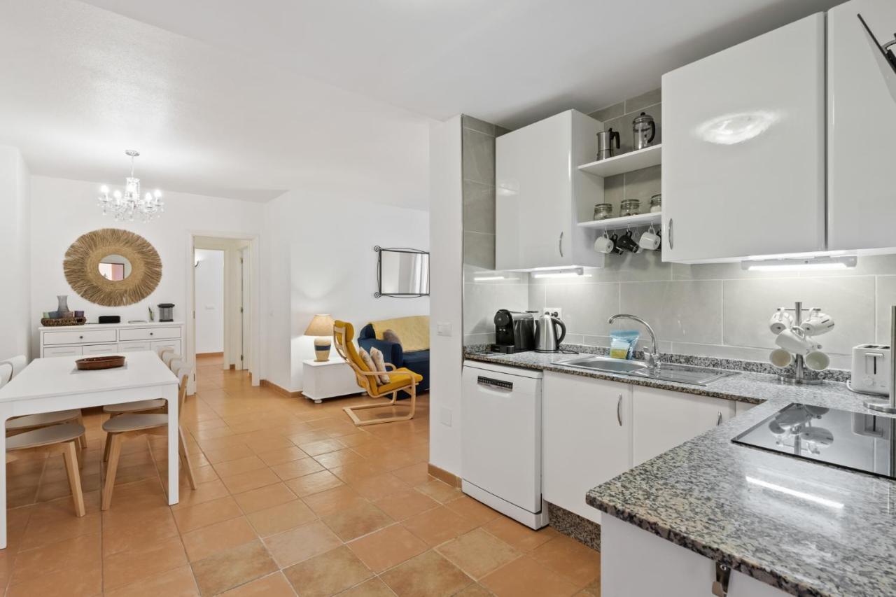 Family With Pool In By Costarentals - Ref 225 *
