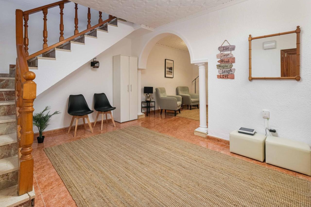 Villa Andalucian House, Few Minutes From The *