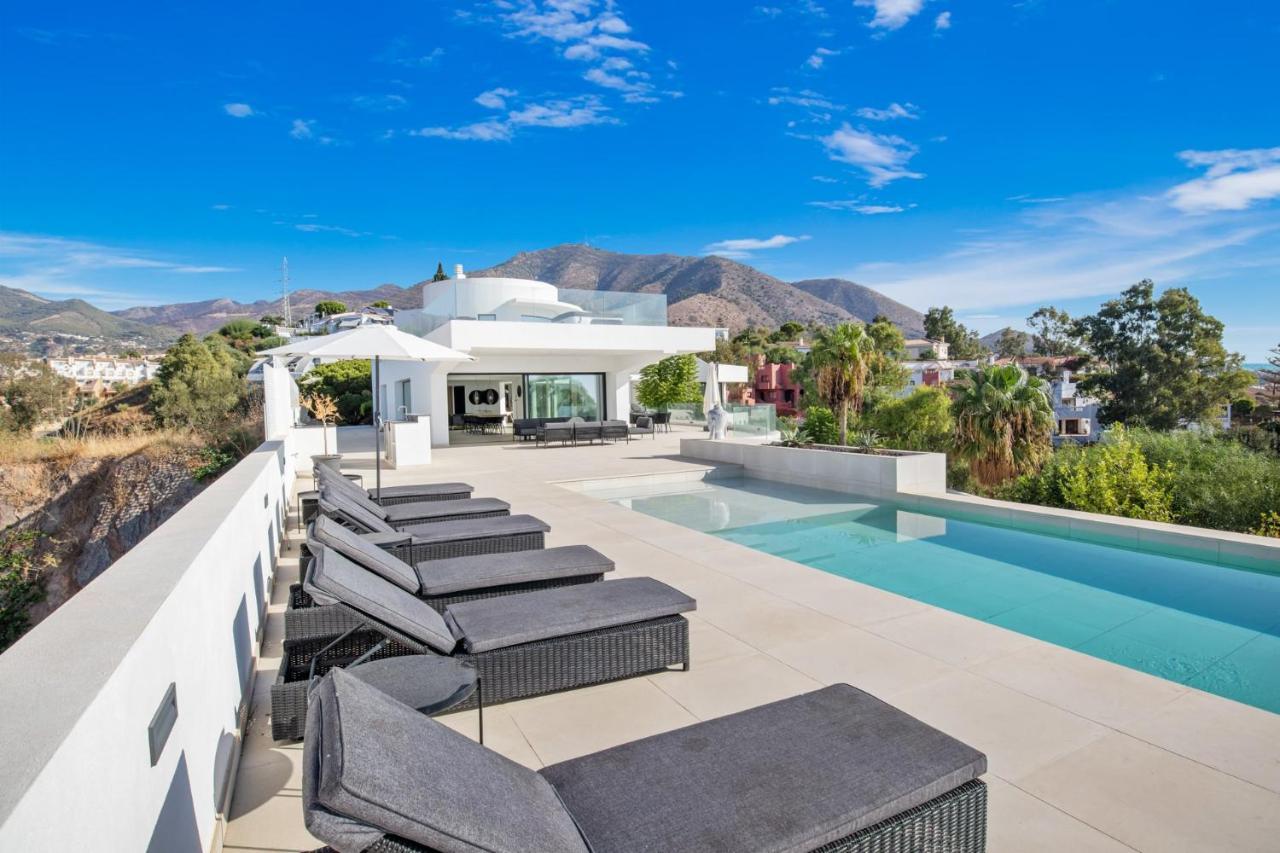 Nirvana - Pool, Jacuzzi, Terrace & Sea View Villa Fuengirola