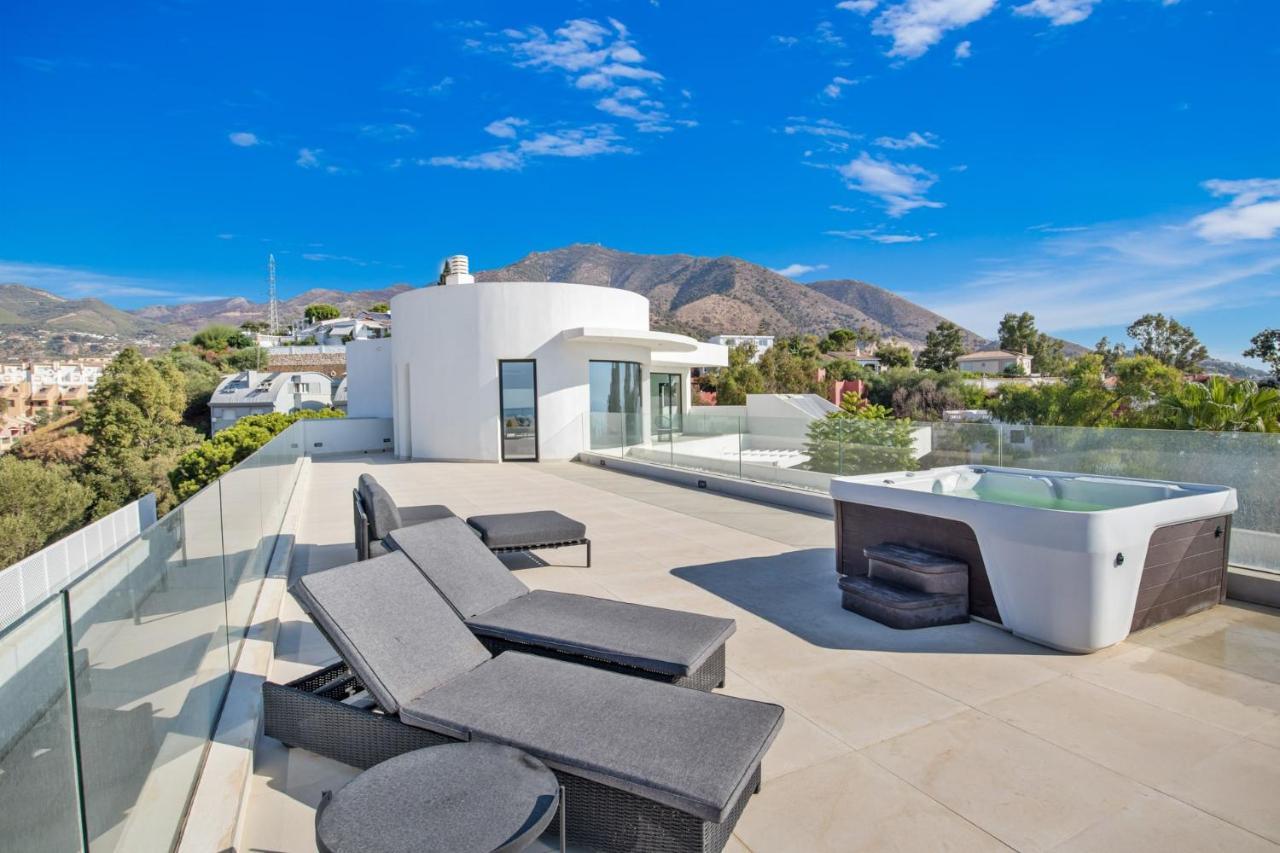 Nirvana - Pool, Jacuzzi, Terrace & Sea View Villa