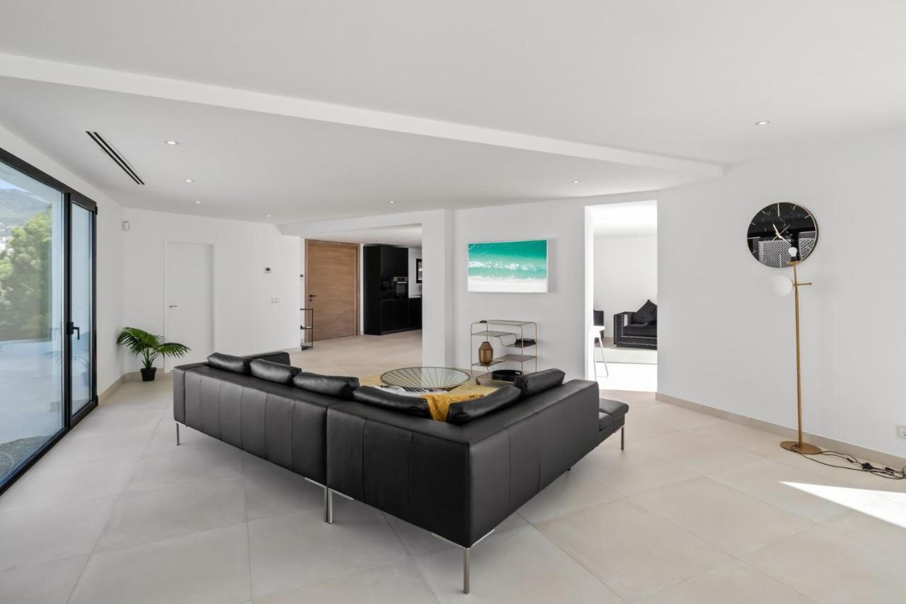 Villa Nirvana - Pool, Jacuzzi, Terrace & Sea View *