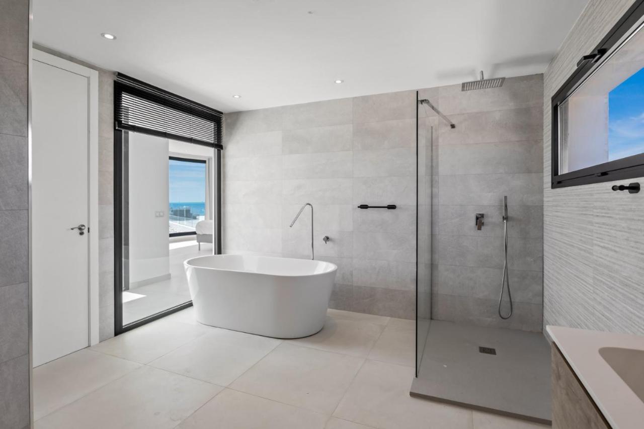 Nirvana - Pool, Jacuzzi, Terrace & Sea View Villa *