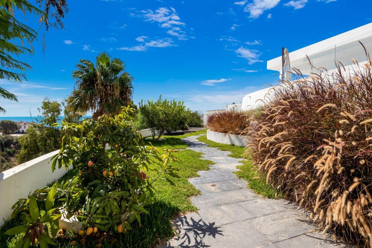 Nirvana - Pool, Jacuzzi, Terrace & Sea View Villa *